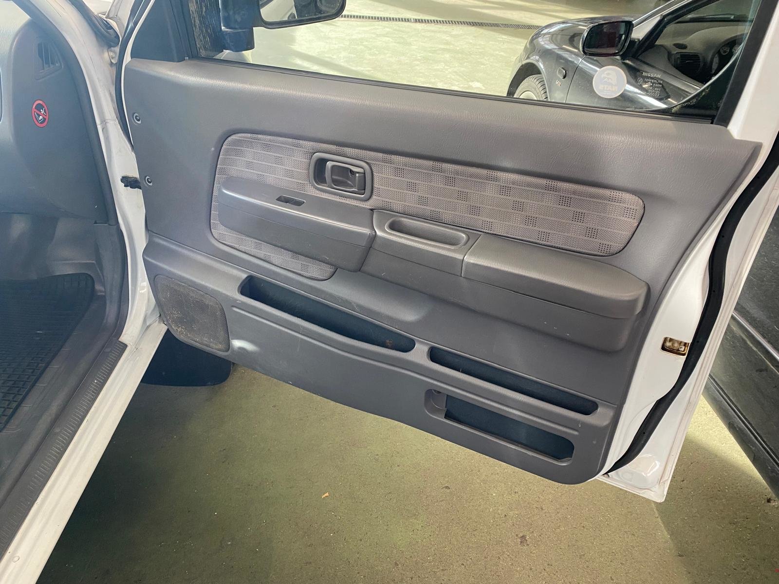 NISSAN Single Cab 4WD, Diesel, Occasion / Gebraucht, Handschaltung - 5
