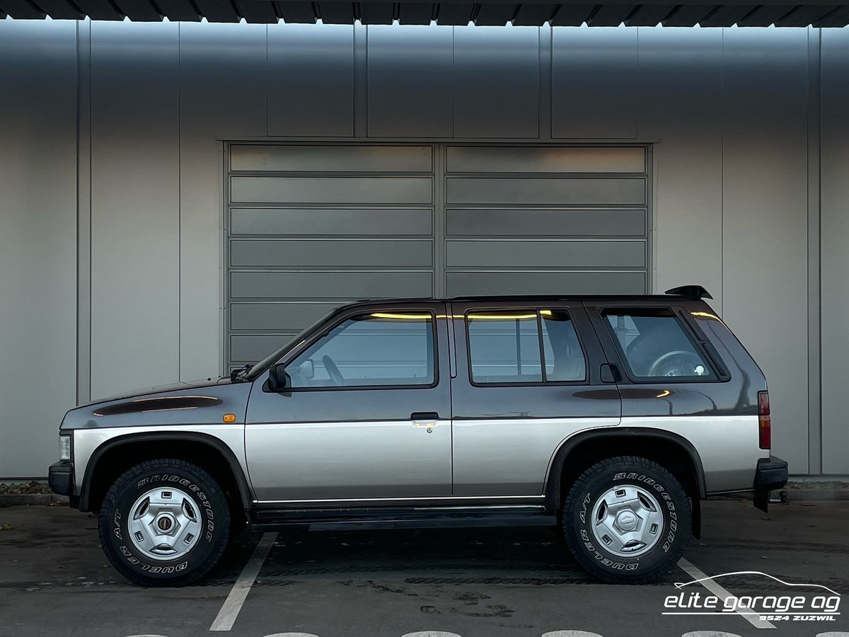 NISSAN Terrano 3.0 V6 Automat, Essence, Voiture de collection, Automatique - 2