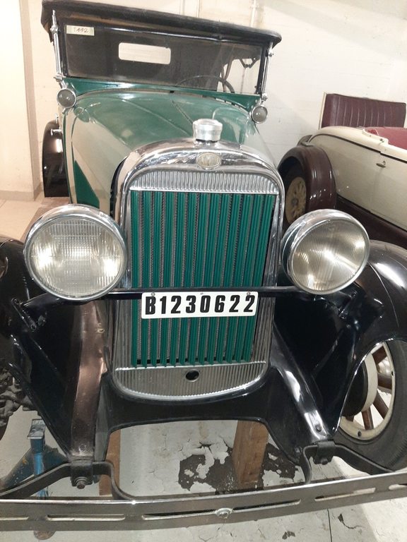 OLDSMOBILE F 28 Limousine 4-door, Essence, Voiture de collection, Manuelle - 5