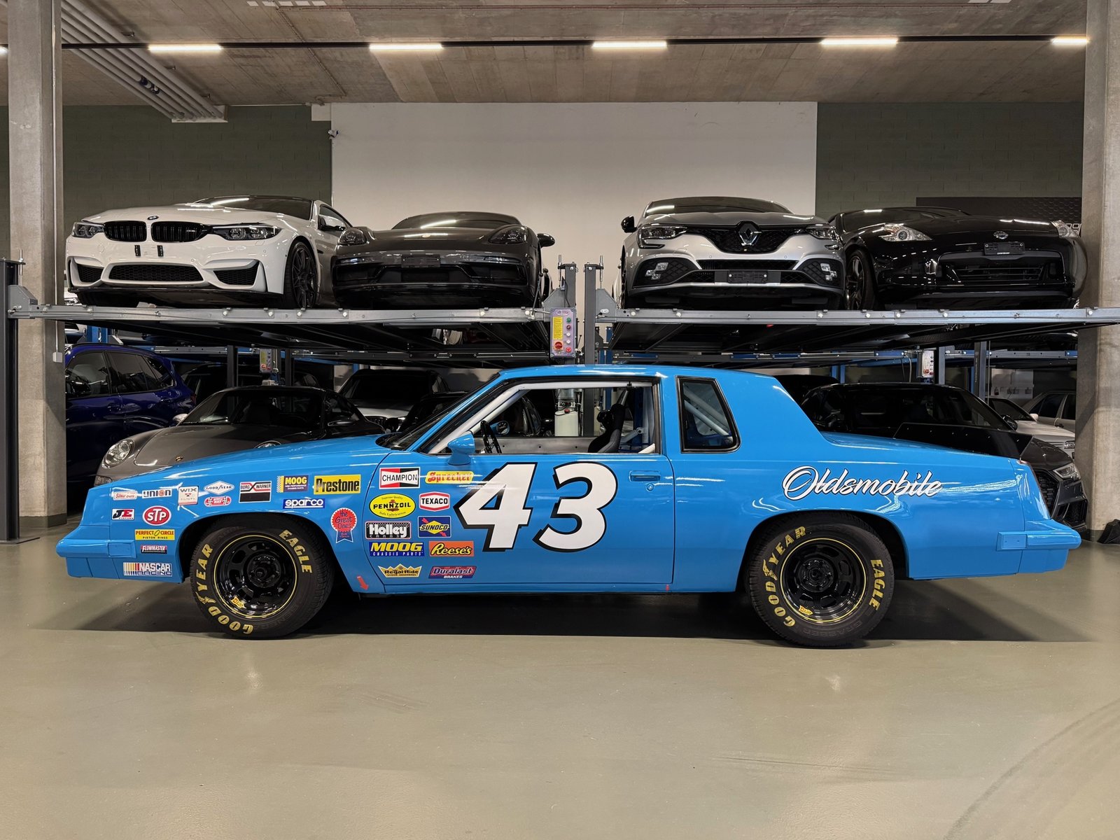OLDSMOBILE CUTLASS *NASCAR REPLICA* CH legal, Essence, Occasion / Utilisé, Automatique - 2