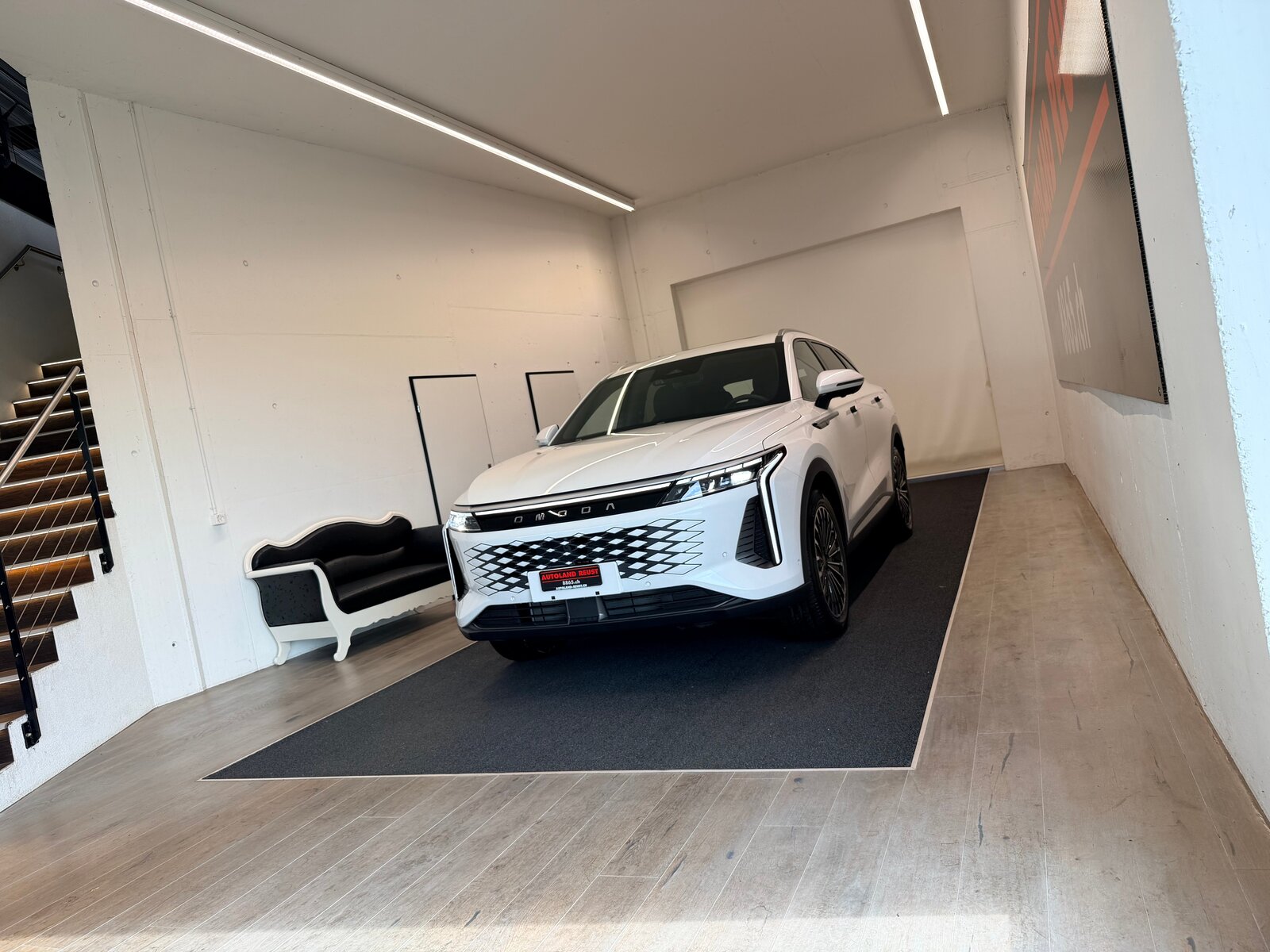 OMODA Premium 1.5 TGDI AWD 537PS, Plug-in-Hybrid Petrol/Electric, New car, Automatic - 3