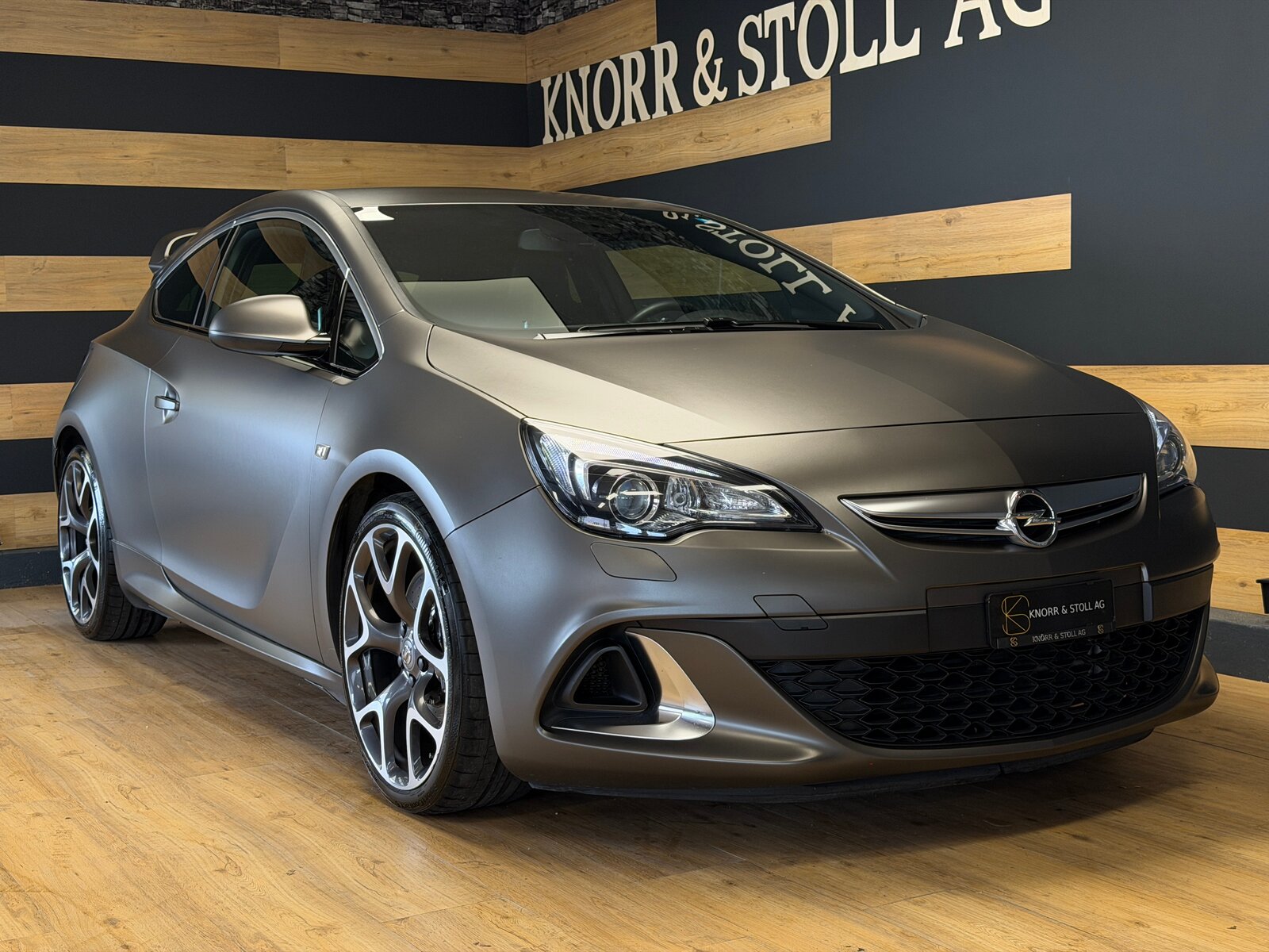 OPEL Astra GTC 2.0i 16V Turbo OPC