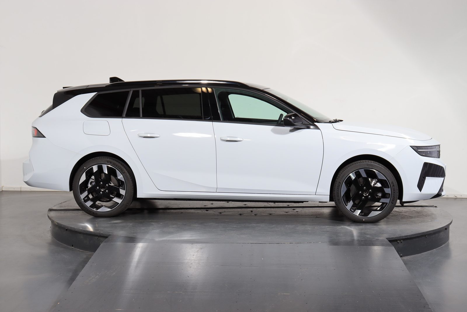 OPEL Astra-e Sports Tourer Ultimate, Elettrica, Auto nuove, Automatico - 2