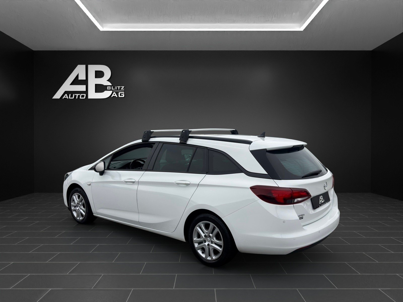OPEL Astra Sports Tourer 1.2i Turbo Edition mit 145 PS, Benzin, Occasion / Gebraucht, Handschaltung - 3