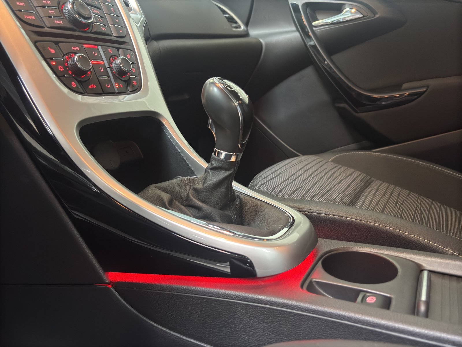 OPEL Astra J A14NET ST, Benzin, Occasion / Gebraucht, Handschaltung - 7