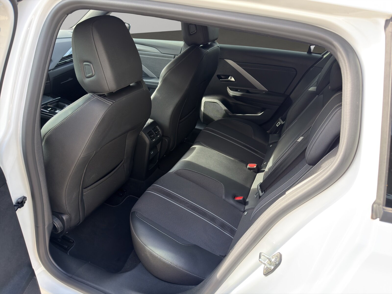OPEL Astra Sports Tourer 1.6 T PHEV, Voll-Hybrid Benzin/Elektro, Occasion / Gebraucht, Automatik - 5