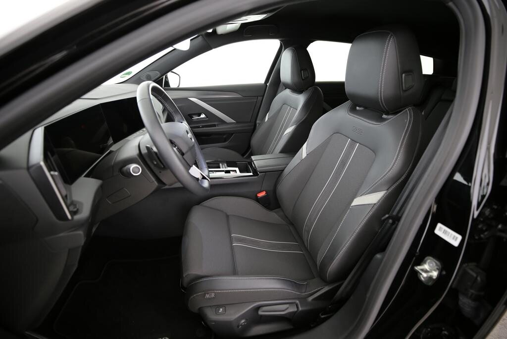 OPEL Astra Sports Tourer 1.6 T PHEV 180 Swiss Plus, Plug-in-Hybrid Petrol/Electric, Second hand / Used, Automatic - 4
