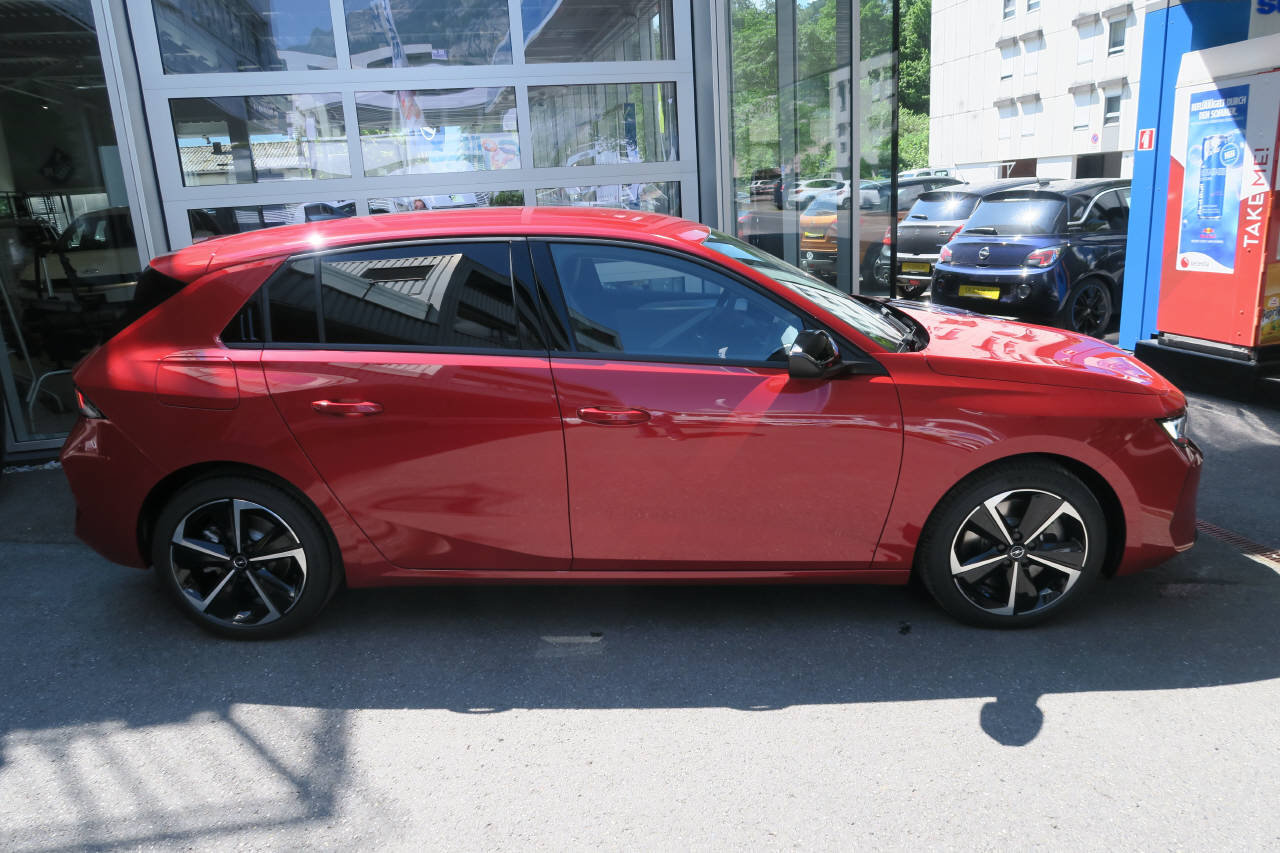OPEL Astra 1.6 T PHEV 180 Swiss, Plug-in-Hybrid Petrol/Electric, Second hand / Used, Automatic - 2