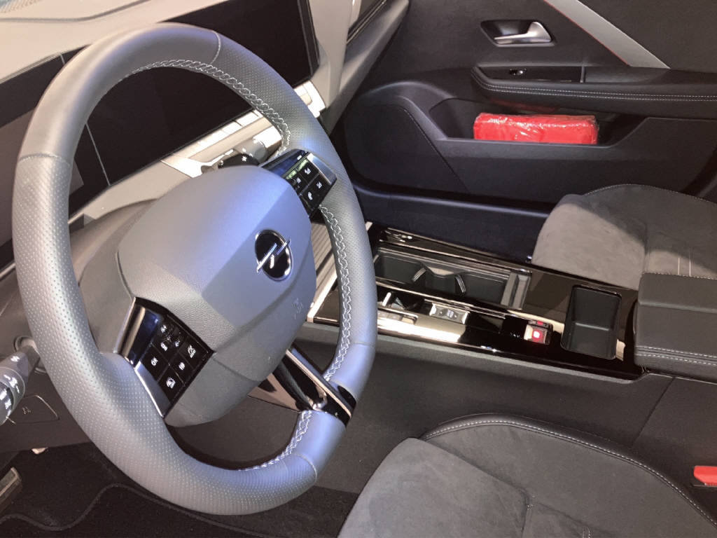 OPEL Astra 1.6 T PHEV 180 Swiss Premium, Plug-in-Hybrid Petrol/Electric, Second hand / Used, Automatic - 5