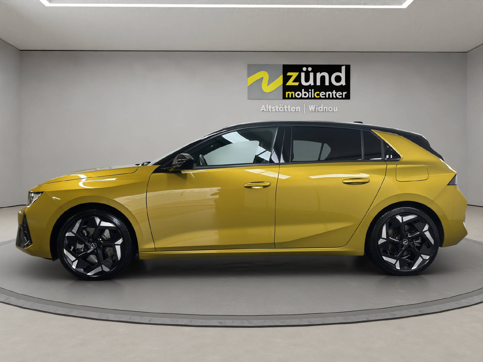 OPEL Astra 1.6 T PHEV 225 PS GSe, Plug-in-Hybrid Petrol/Electric, Second hand / Used, Automatic - 2