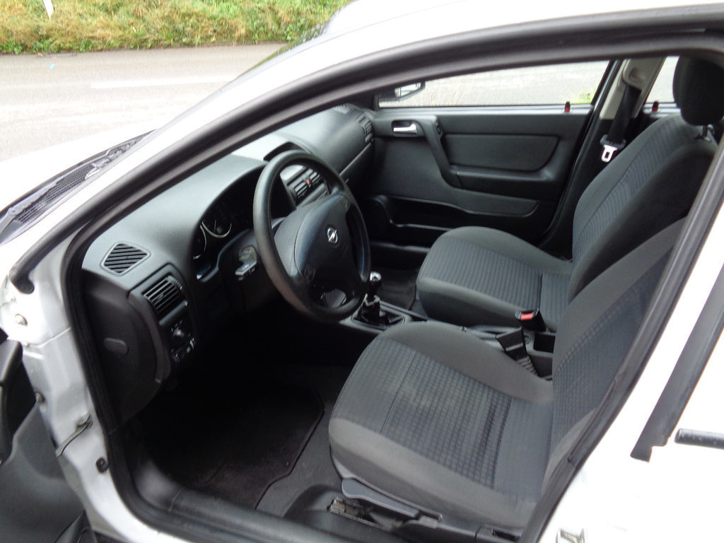 OPEL Astra 1.6i 16V Club, Benzin, Occasion / Gebraucht, Handschaltung - 7