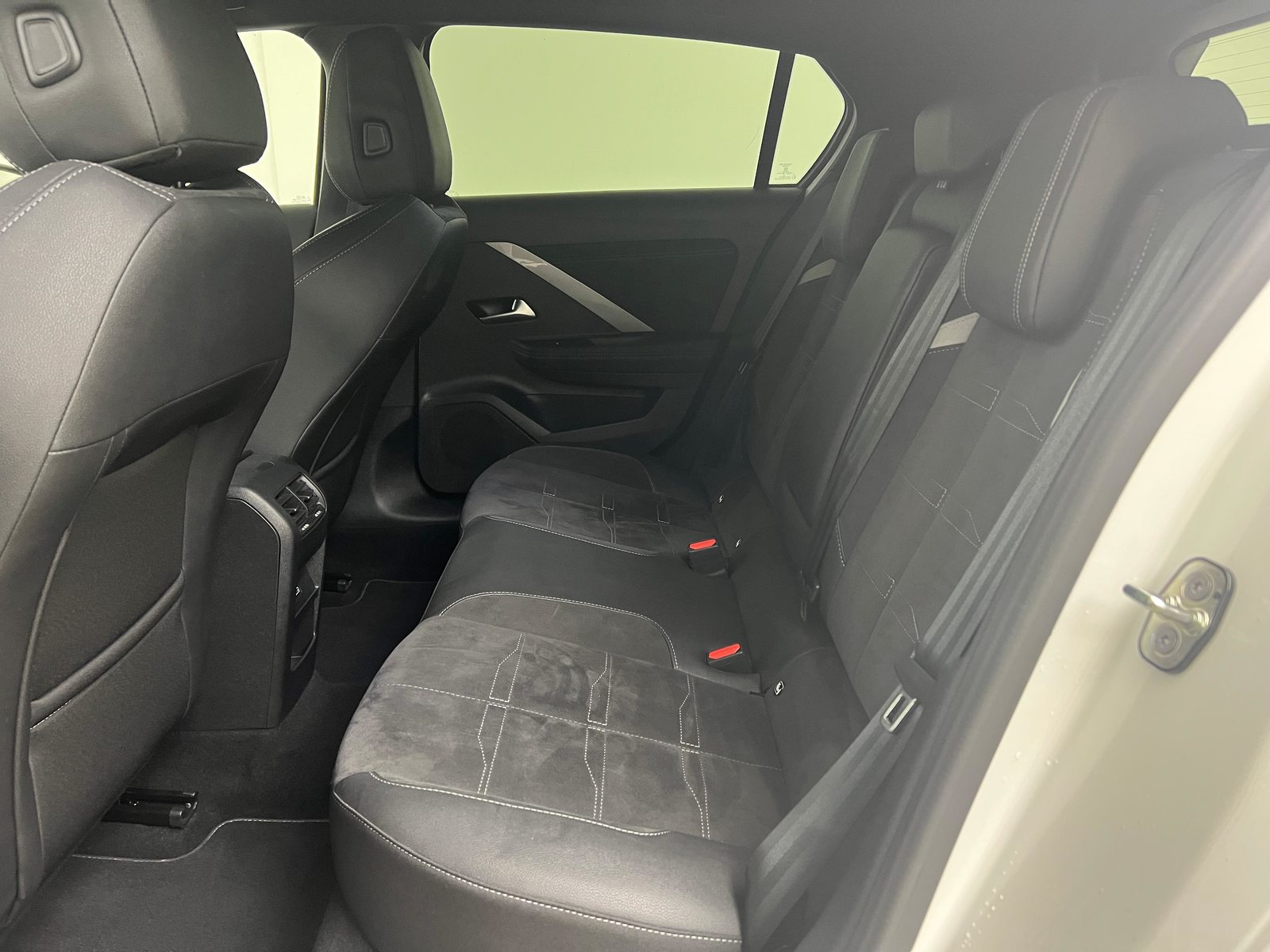 OPEL Astra 1.6 T PHEV 180 Swiss Plus / ab 3,99% Leasing bei Absch, Plug-in-Hybrid Benzin/Elektro, Occasion / Gebraucht, Automatik - 7