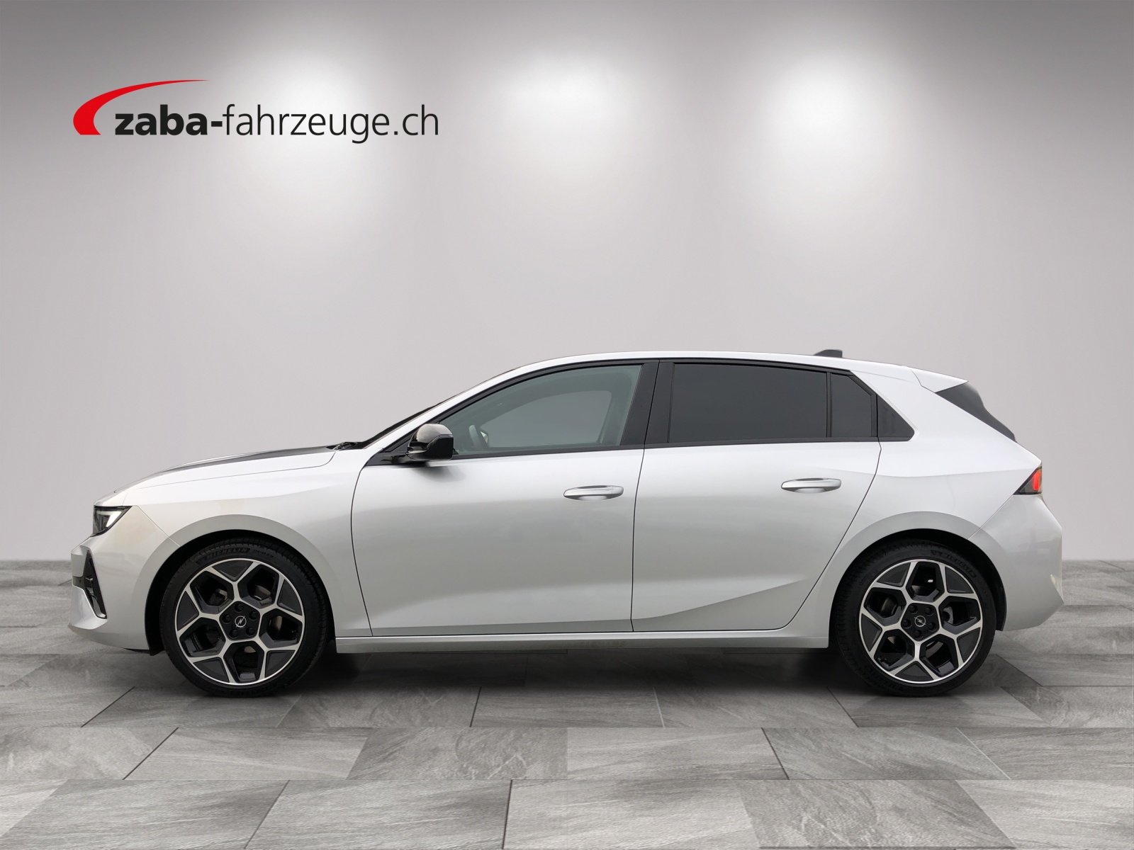 OPEL Astra 1.2i Turbo Swiss Plus A, Petrol, Second hand / Used, Automatic - 2