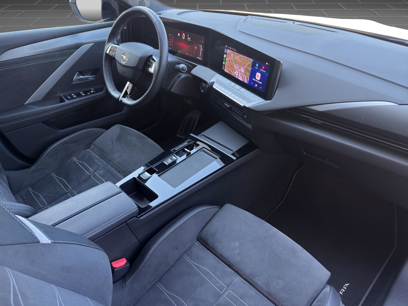 OPEL Astra 1.6 T PHEV 180 Swiss Plus, Plug-in-Hybrid Benzin/Elektro, Occasion / Gebraucht, Automatik - 4