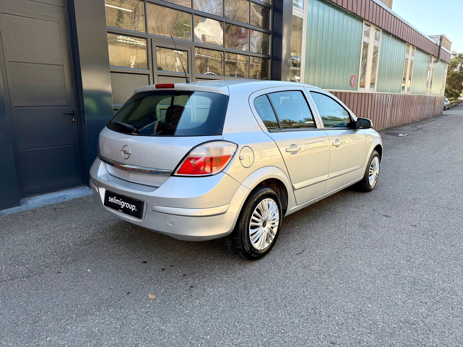 OPEL Astra 1.8i 16V Essentia, Essence, Occasion / Utilisé, Manuelle - 4