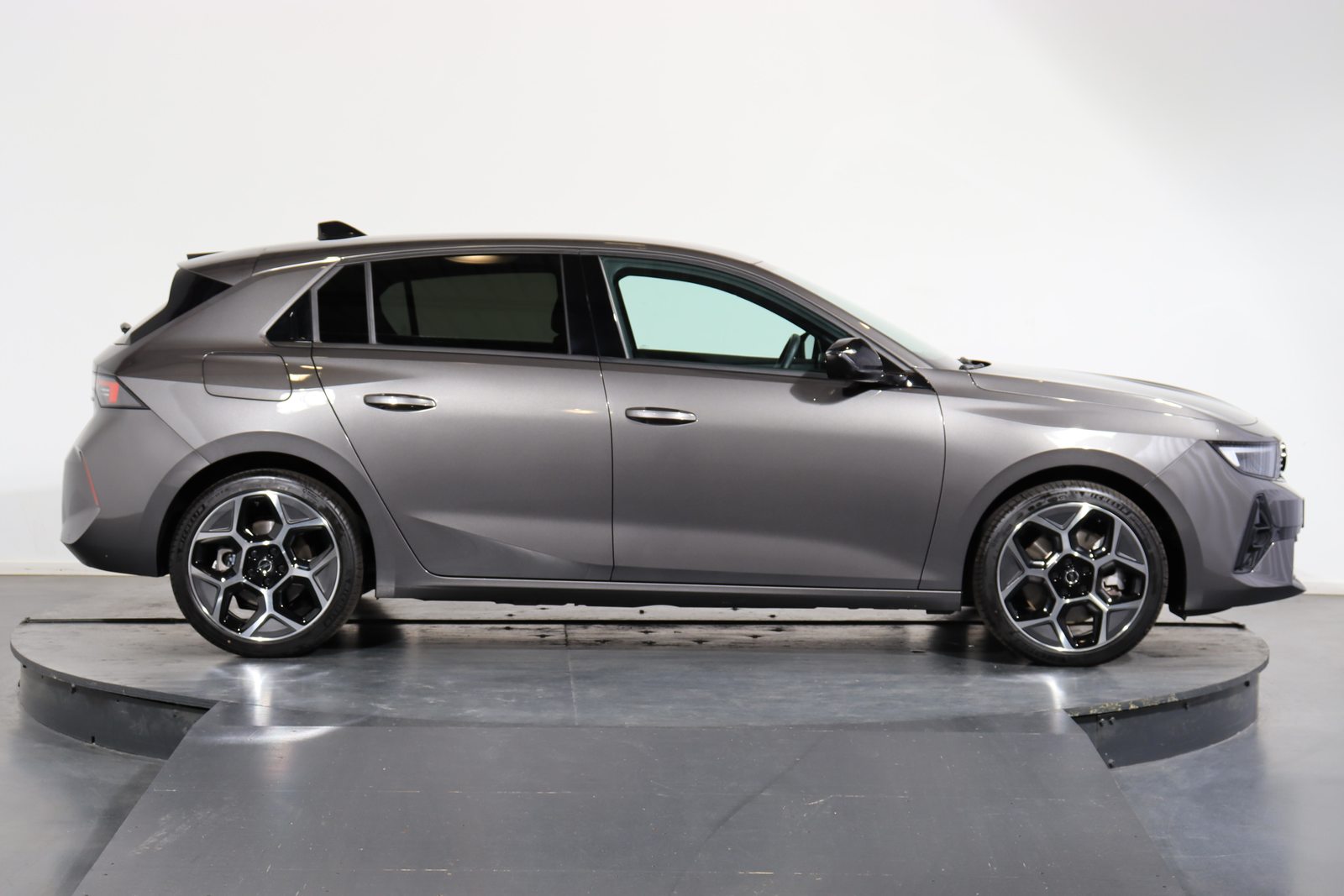 OPEL Astra 1.6 T PHEV 180 Swiss Plus, Plug-in-Hybrid Benzina/Elettrica, Occasioni / Usate, Automatico - 2