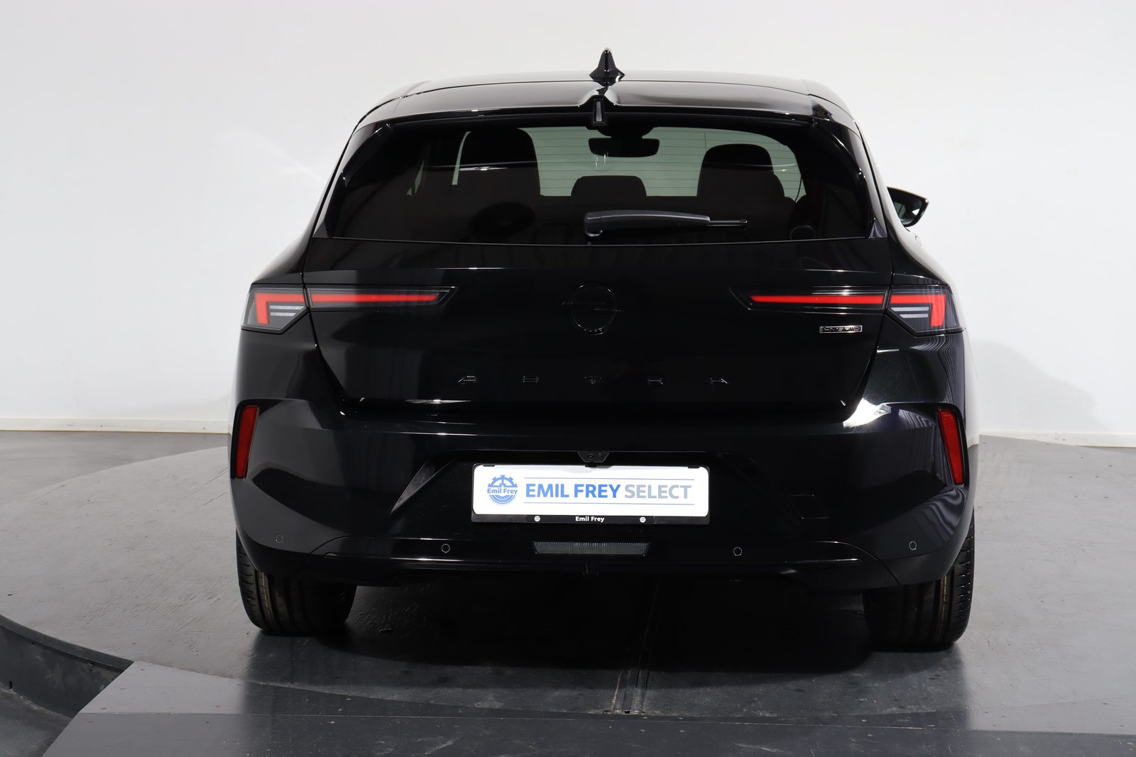 OPEL Astra 1.6 T PHEV 180 Swiss Plus, Plug-in-Hybrid Petrol/Electric, Second hand / Used, Automatic - 4