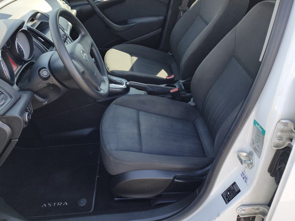 OPEL Astra 1.6 ecoTEC, Benzin, Occasion / Gebraucht, Automatik - 3