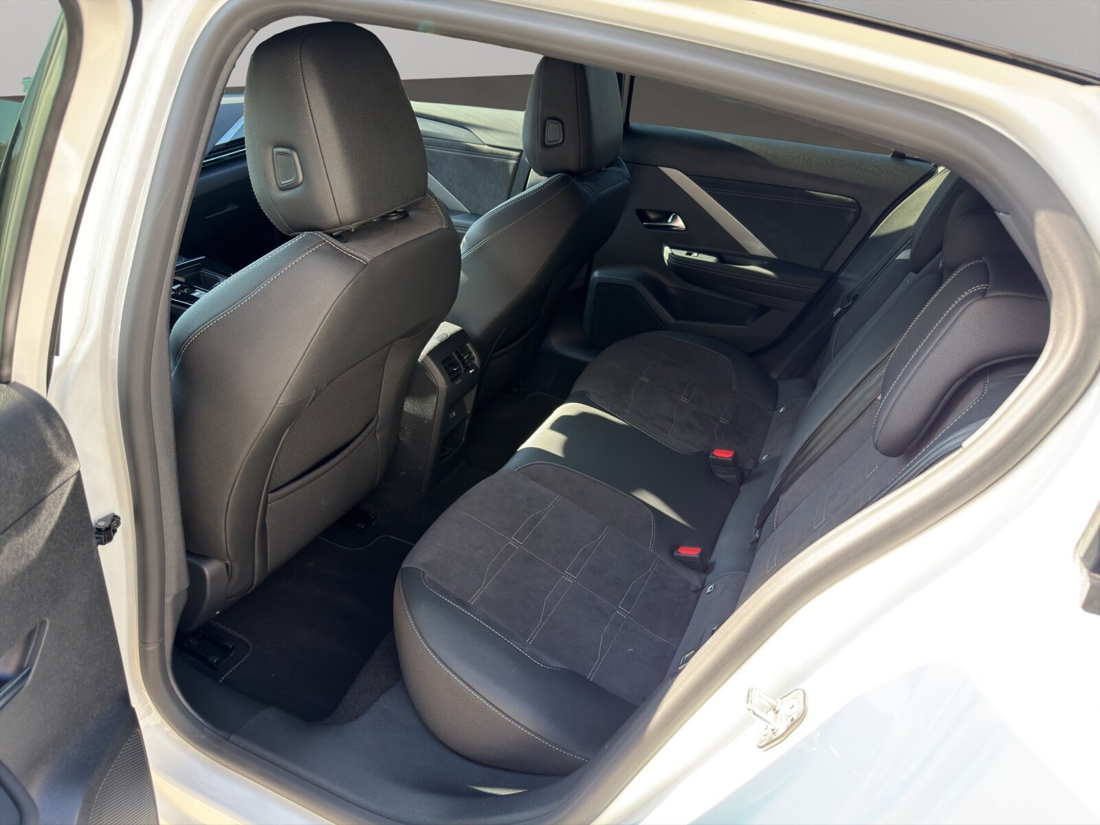 OPEL Astra 1.6 T PHEV 180 Swiss Plu, Voll-Hybrid Benzin/Elektro, Occasion / Gebraucht, Automatik - 5