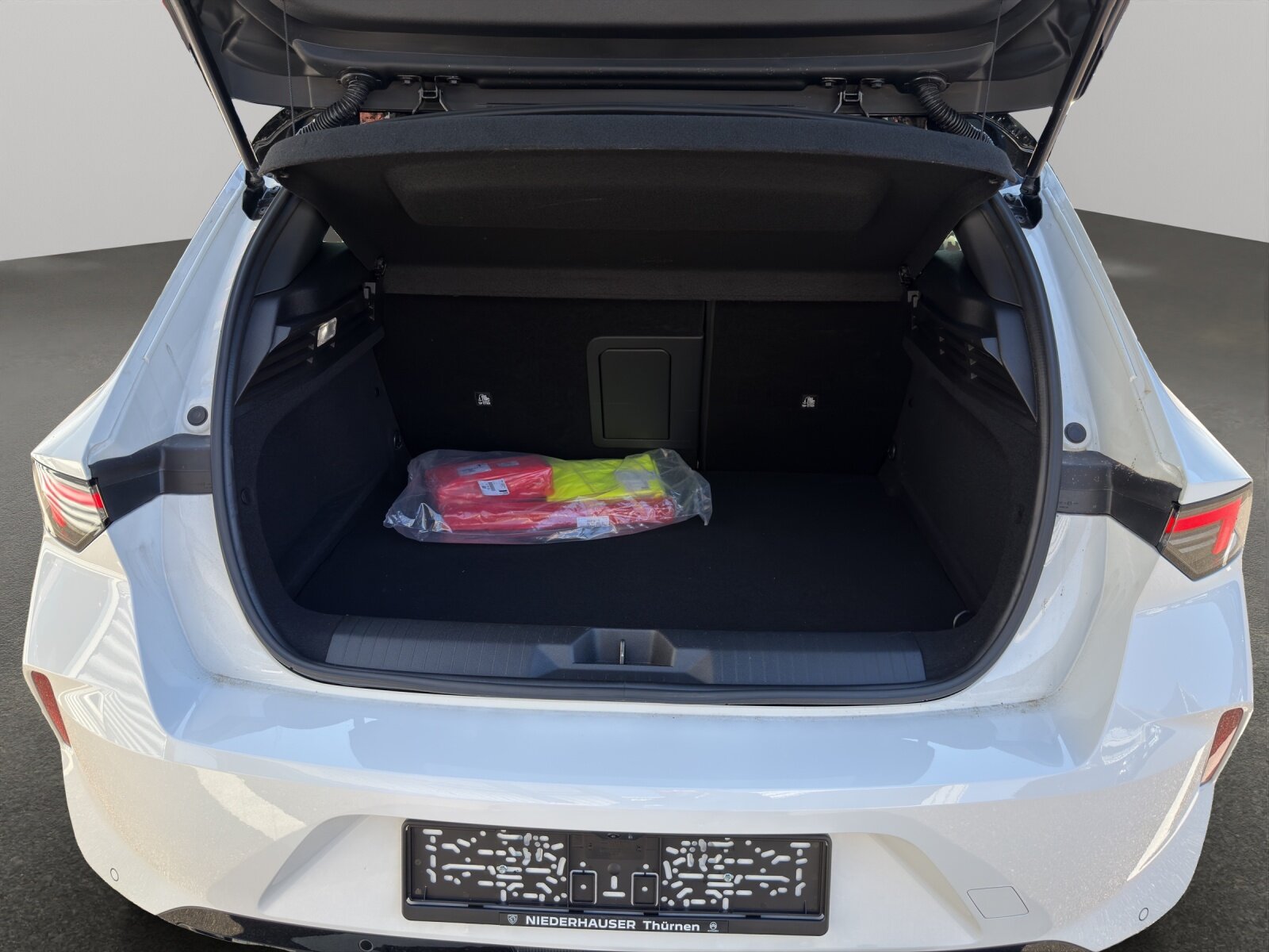 OPEL Astra 1.6 T PHEV 180 Swiss Plu, Voll-Hybrid Benzin/Elektro, Occasion / Gebraucht, Automatik - 6