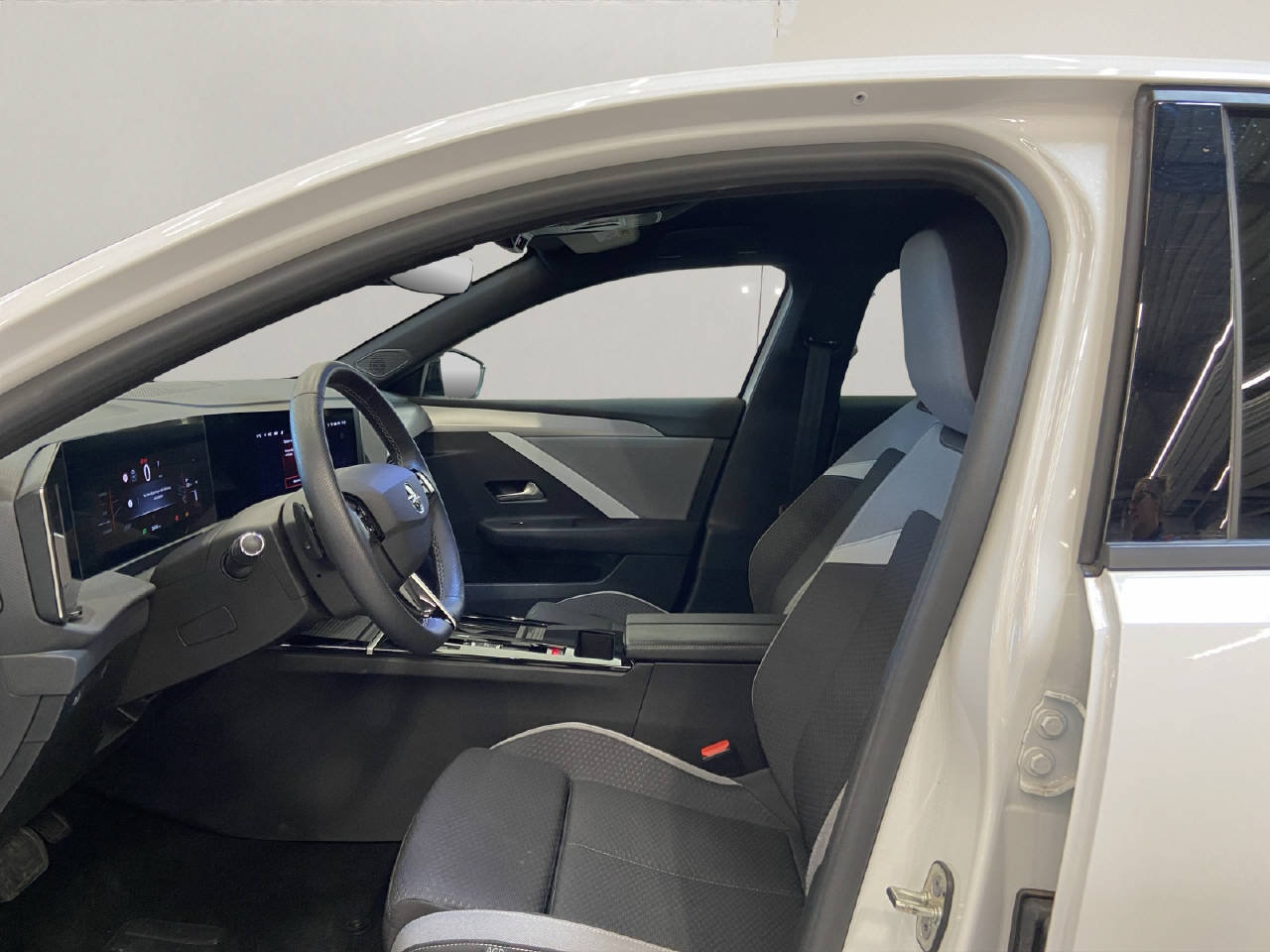 OPEL Astra 1.2 T Hybrid Edition, Hybride Léger Essence/Électricité, Occasion / Utilisé, Automatique - 5
