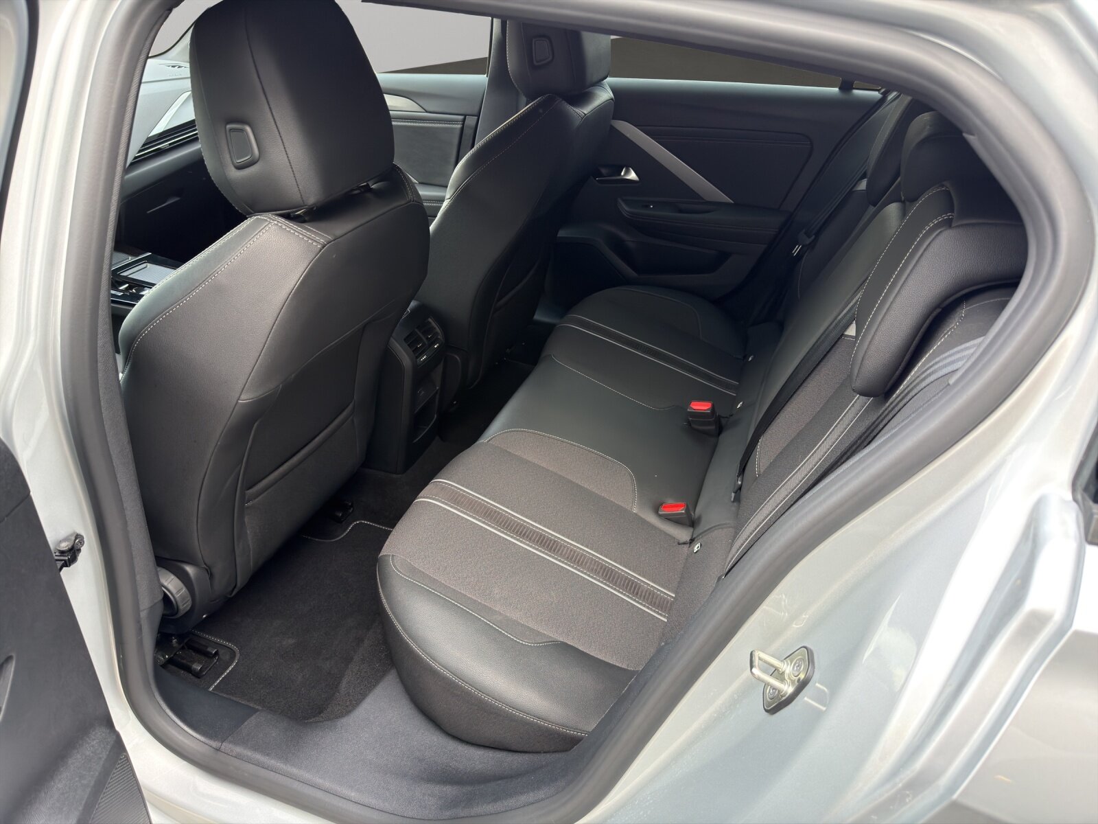 OPEL Astra 1.6 T PHEV 180 Swiss Plu, Voll-Hybrid Benzin/Elektro, Occasion / Gebraucht, Automatik - 5