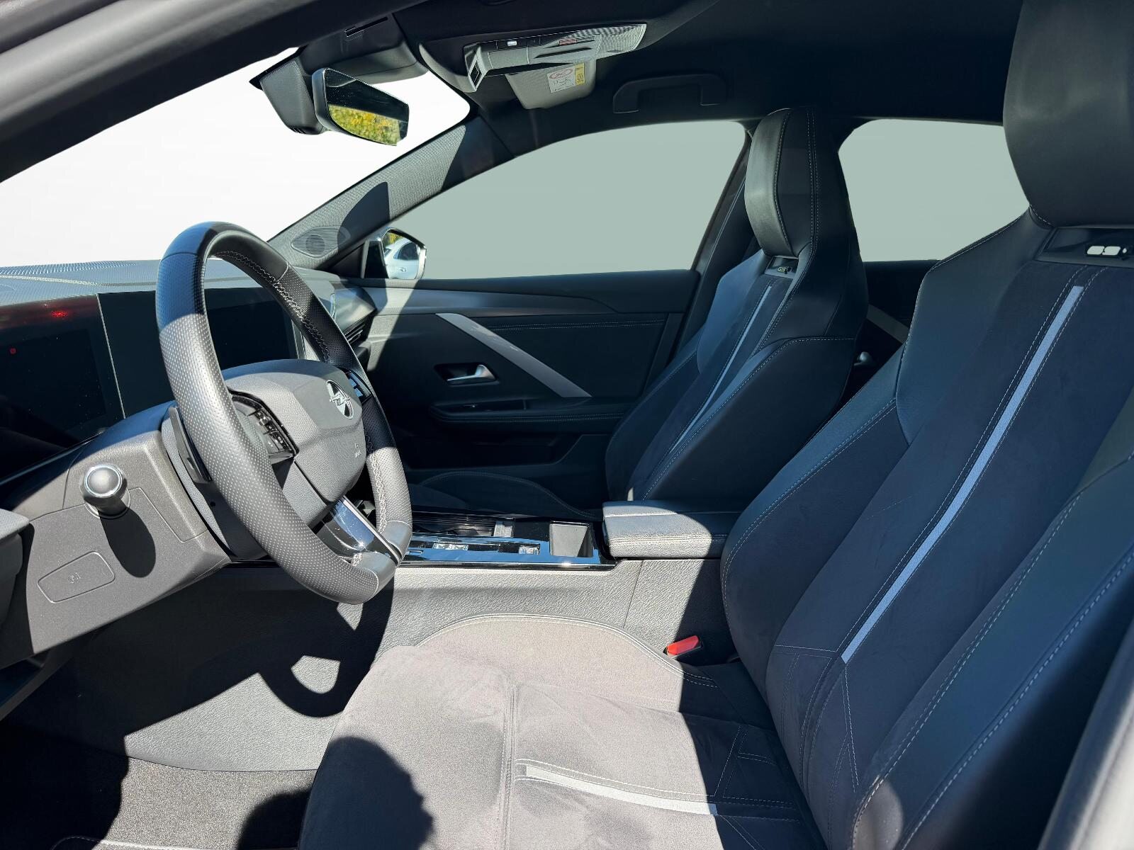 OPEL Astra 1.6 T PHEV 225 GSe, Plug-in-Hybrid Benzin/Elektro, Occasion / Gebraucht, Automatik - 2