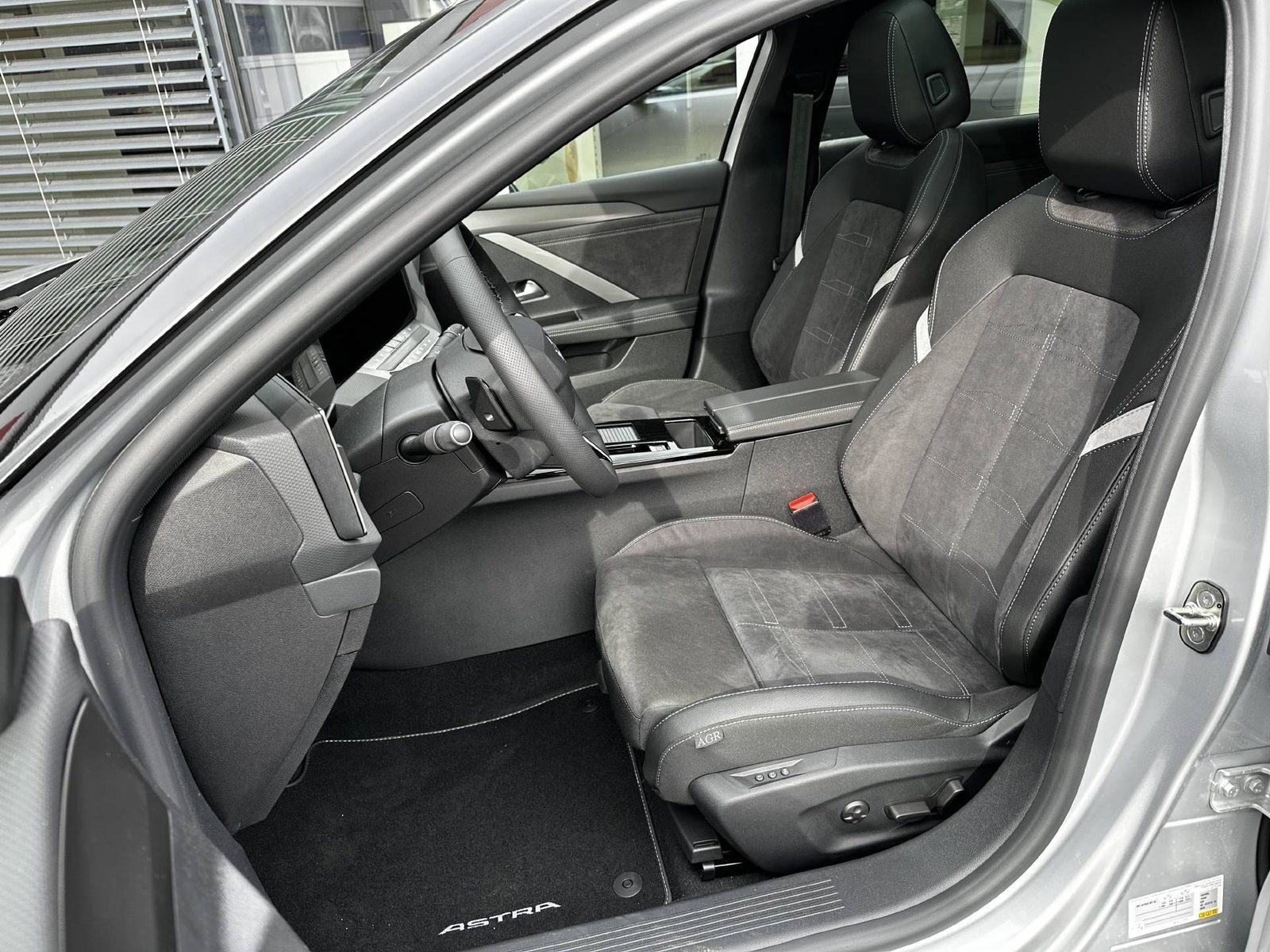 OPEL Astra 1.6 T PHEV 180 Swiss Premium, Plug-in-Hybrid Petrol/Electric, Ex-demonstrator, Automatic - 3