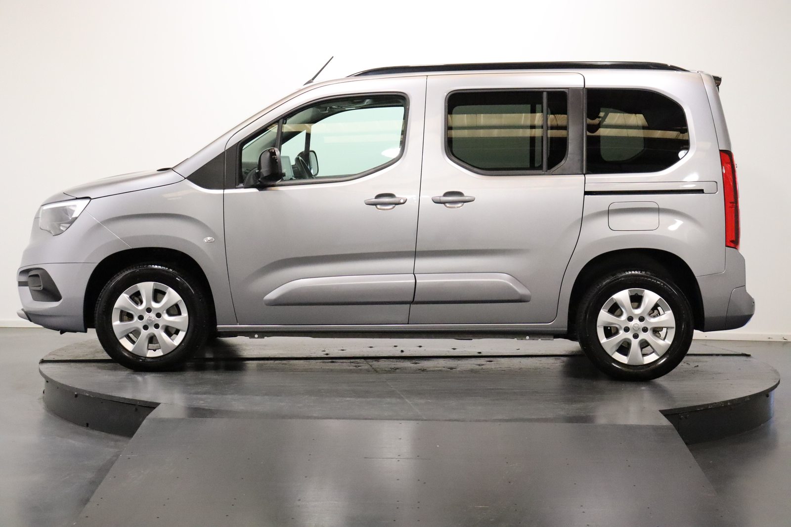 OPEL Combo Life 1.5 D Ultimate S/S, Diesel, Second hand / Used, Automatic - 2