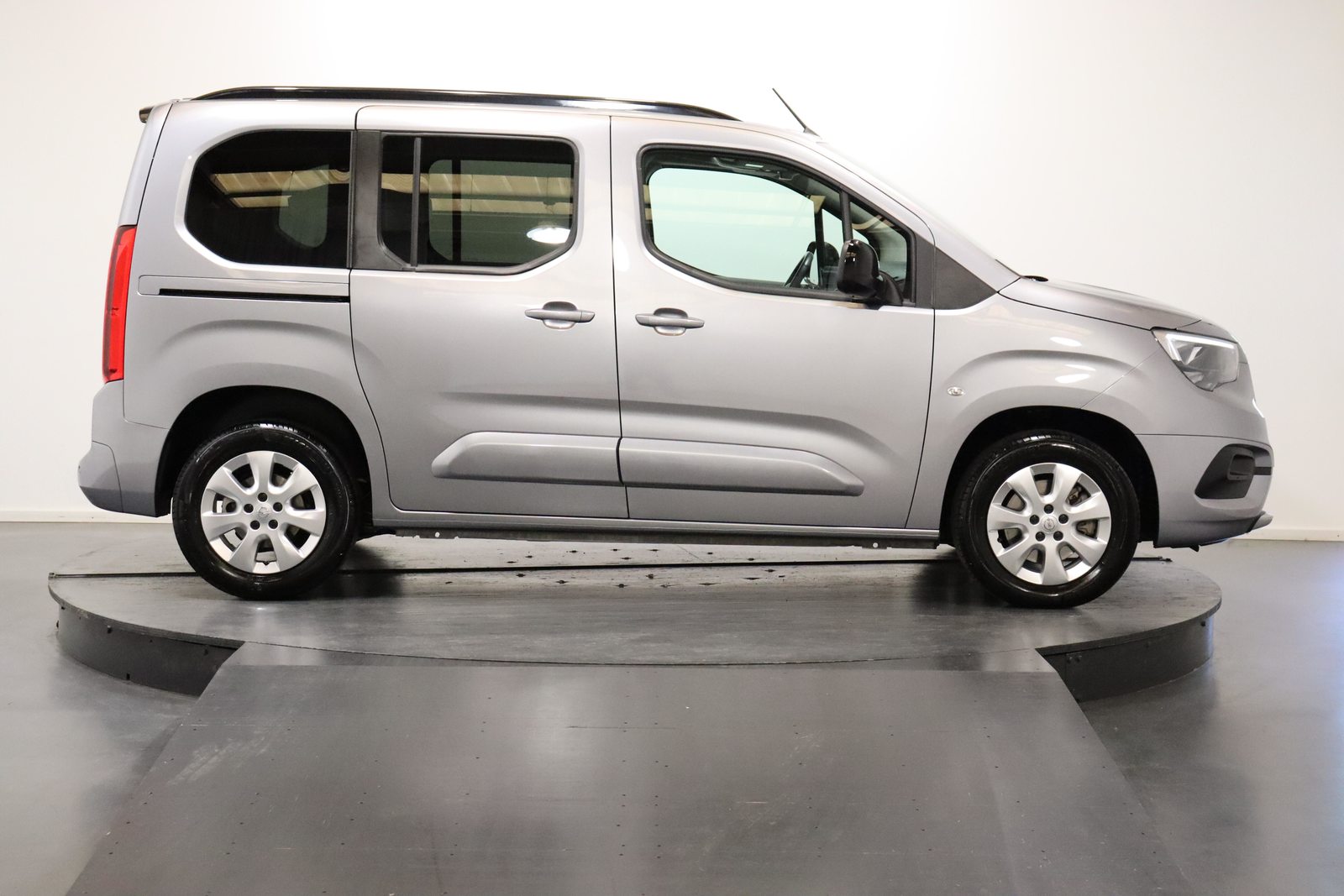 OPEL Combo Life 1.5 D Ultimate S/S, Diesel, Second hand / Used, Automatic - 3