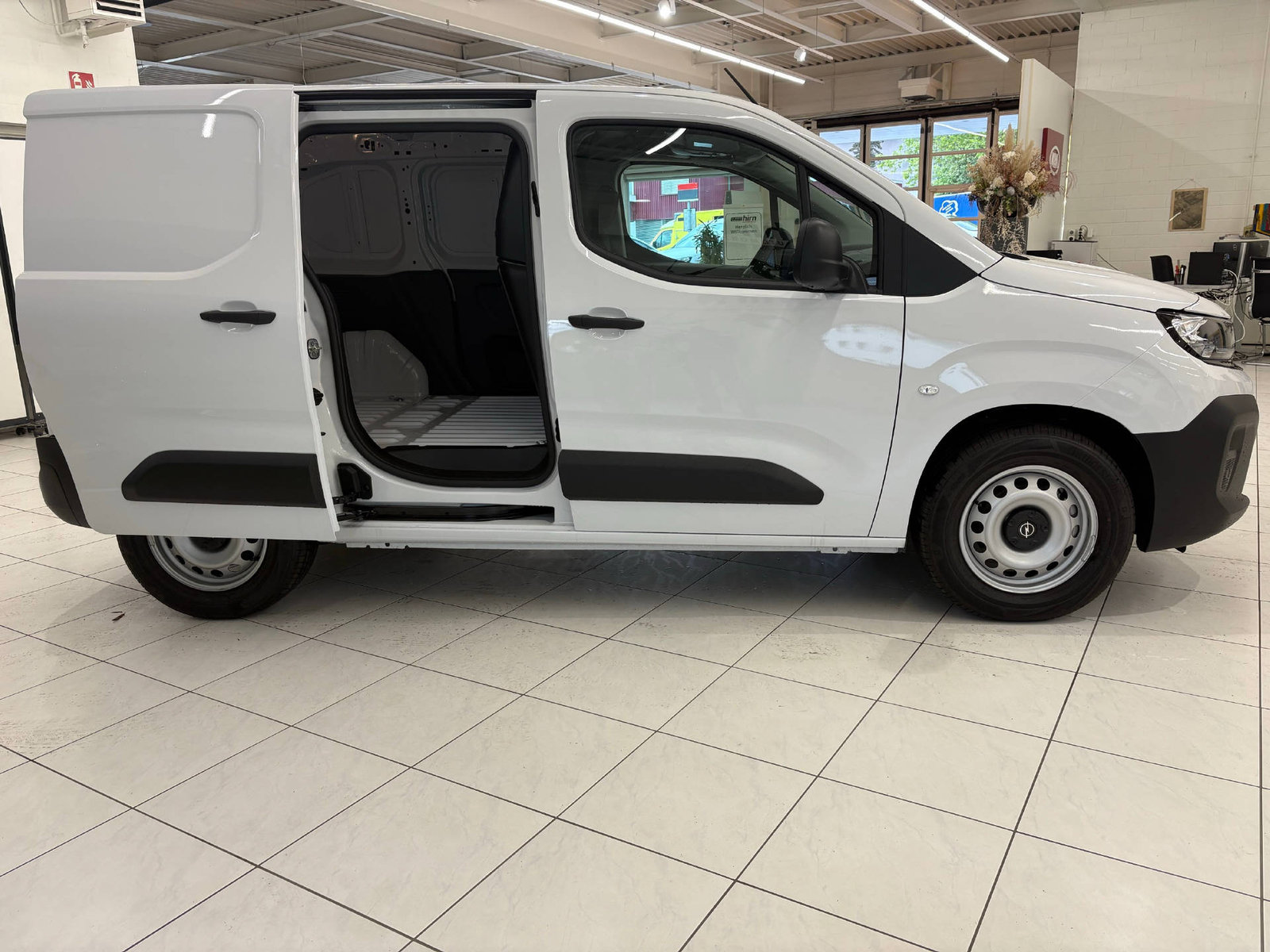 OPEL Combo-e Cargo 2.4 t Electric Energize Your Business, Électrique, Véhicule neuf pré-immatriculé, Automatique - 4