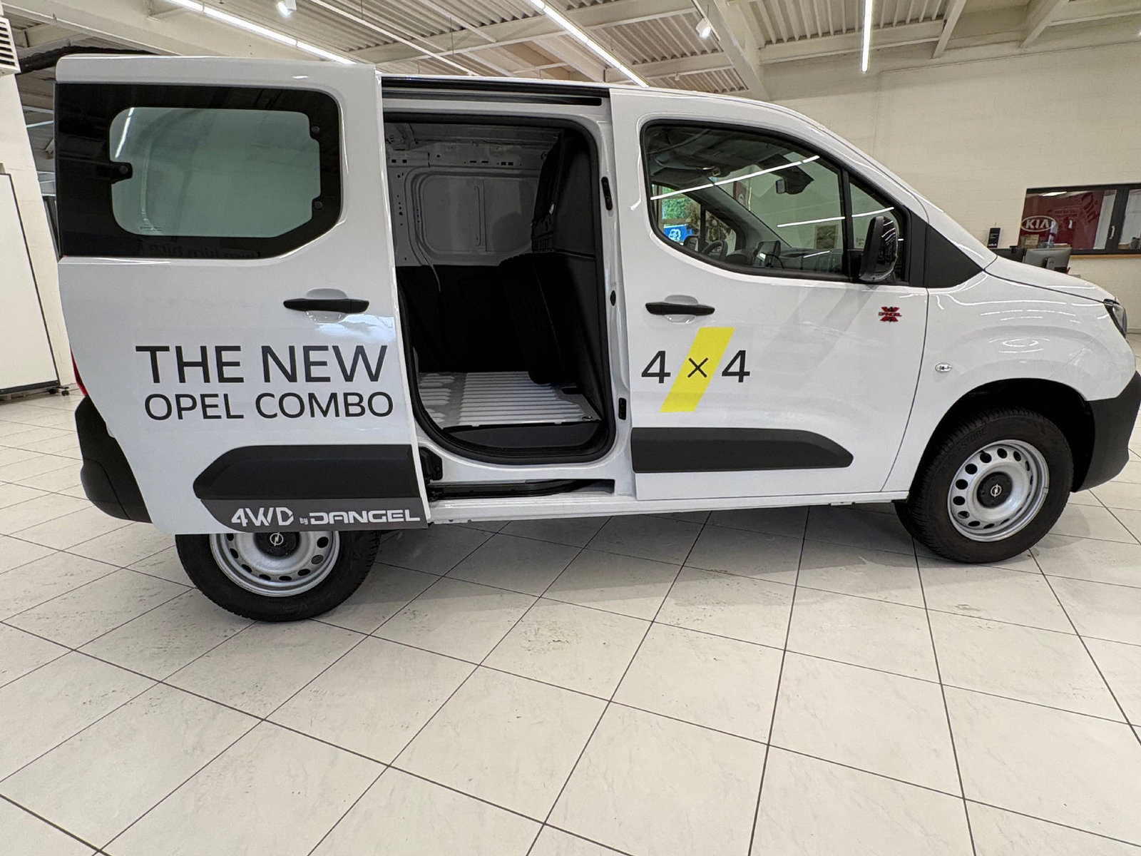 OPEL Combo Cargo 2.4 t 1.5 D S/S 4x4, Diesel, Véhicule neuf pré-immatriculé, Automatique - 4