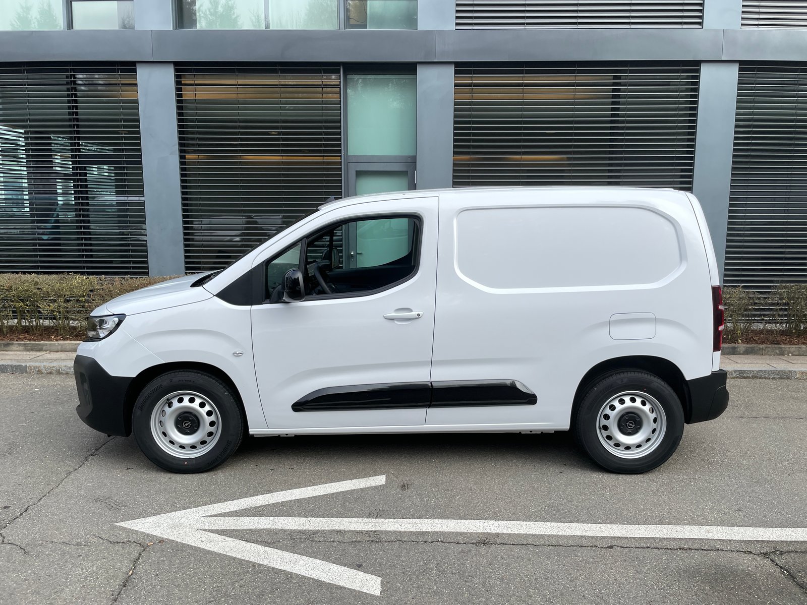 OPEL Combo-e 50 kWh Cargo, Electric, New car, Automatic - 2