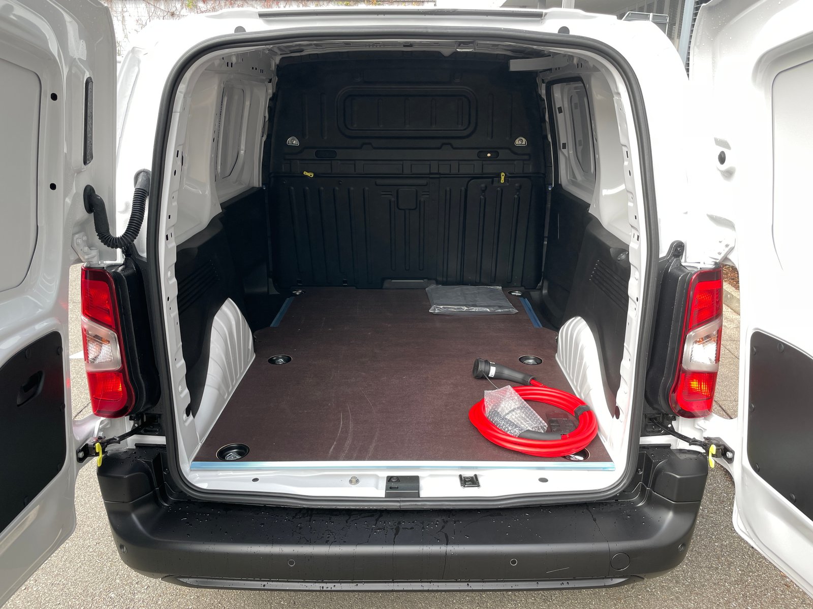 OPEL Combo-e 50 kWh Cargo, Electric, New car, Automatic - 6
