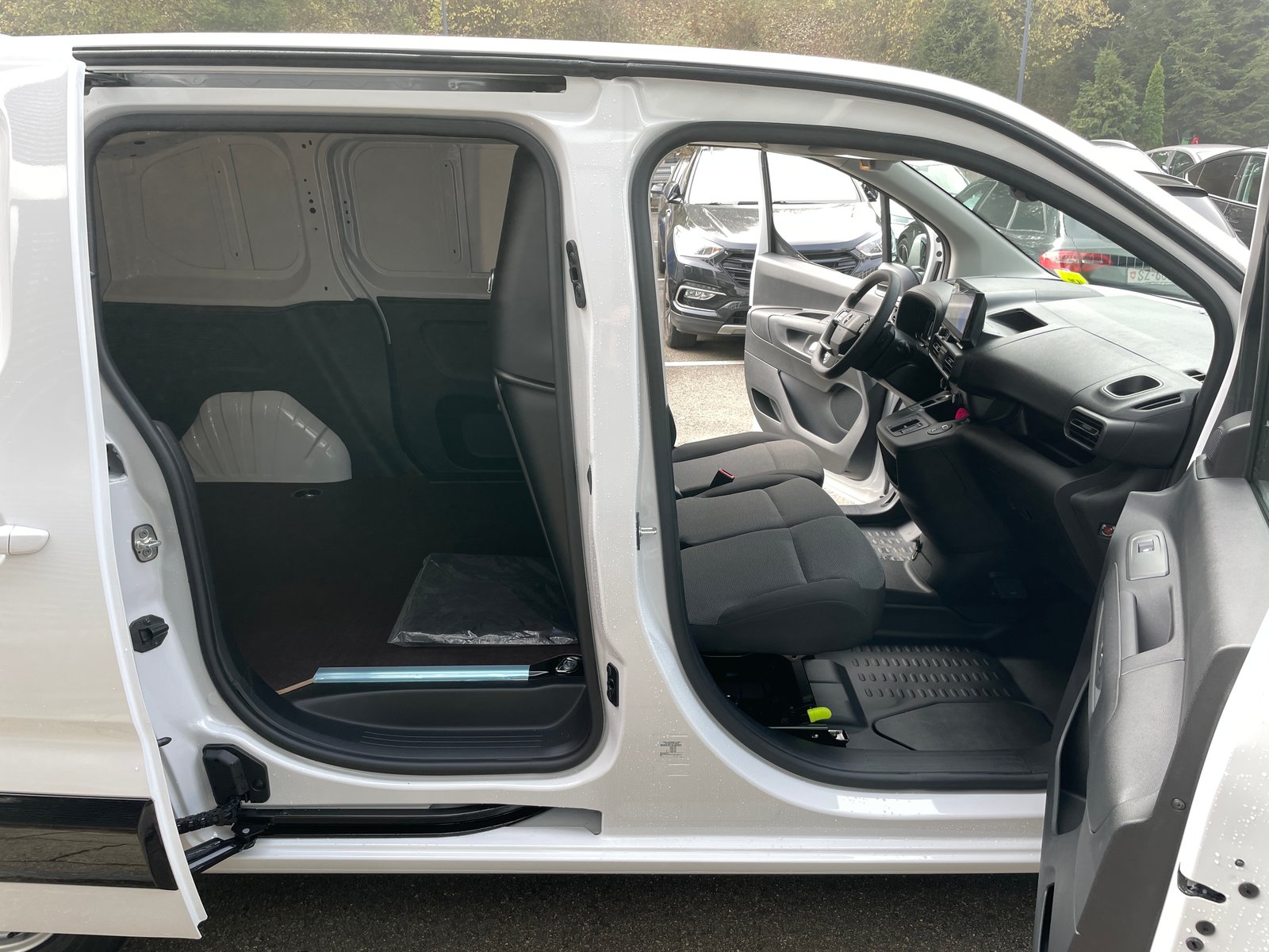 OPEL Combo-e 50 kWh Cargo, Elektro, Neuwagen, Automatik - 4