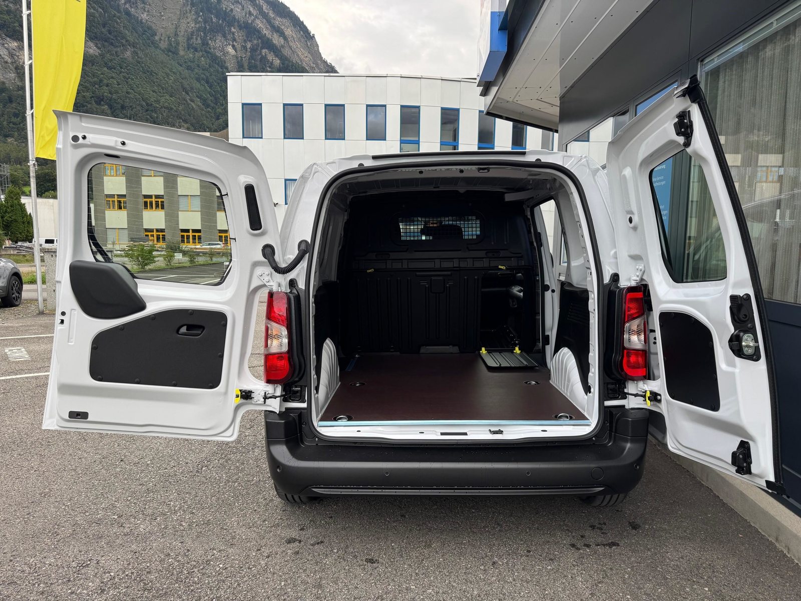 OPEL Combo Cargo 1.2Turbo 2.0t, Benzin, Neuwagen, Handschaltung - 6