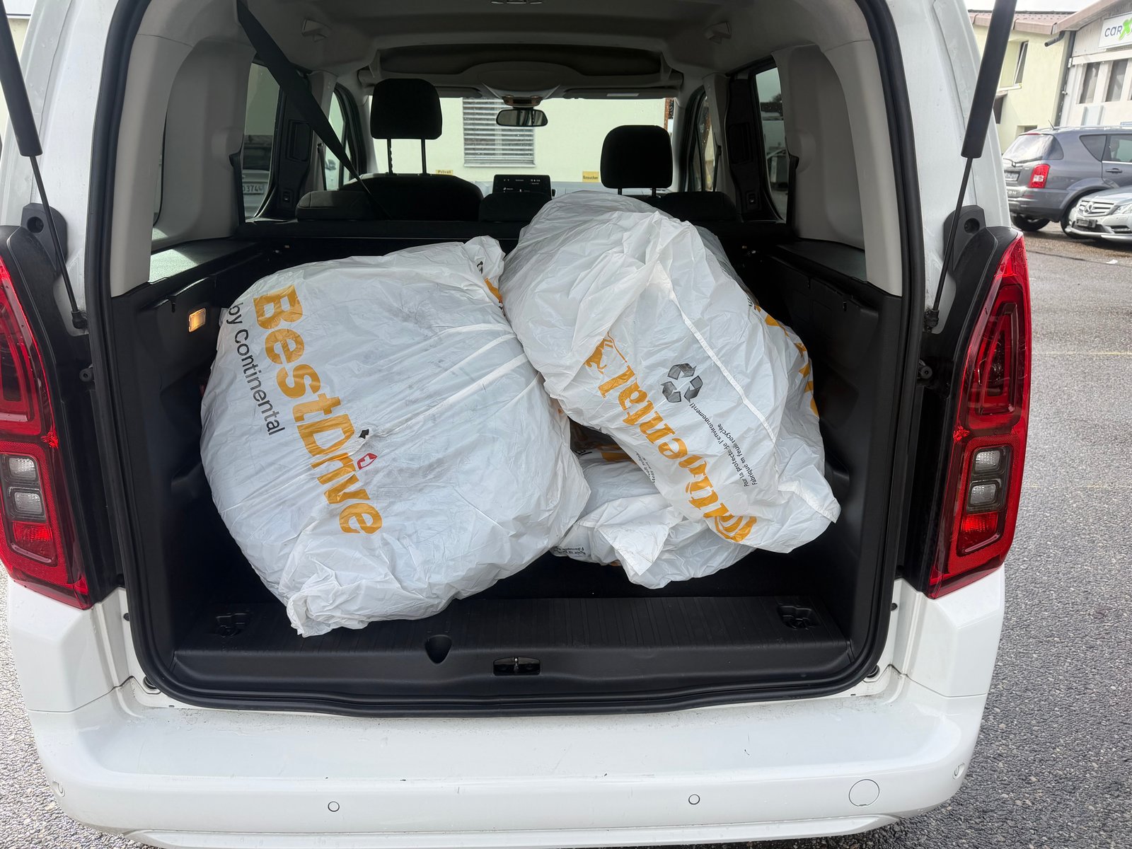 OPEL Combo Life 1.2 Essentia Automat, Essence, Occasion / Utilisé, Automatique - 7