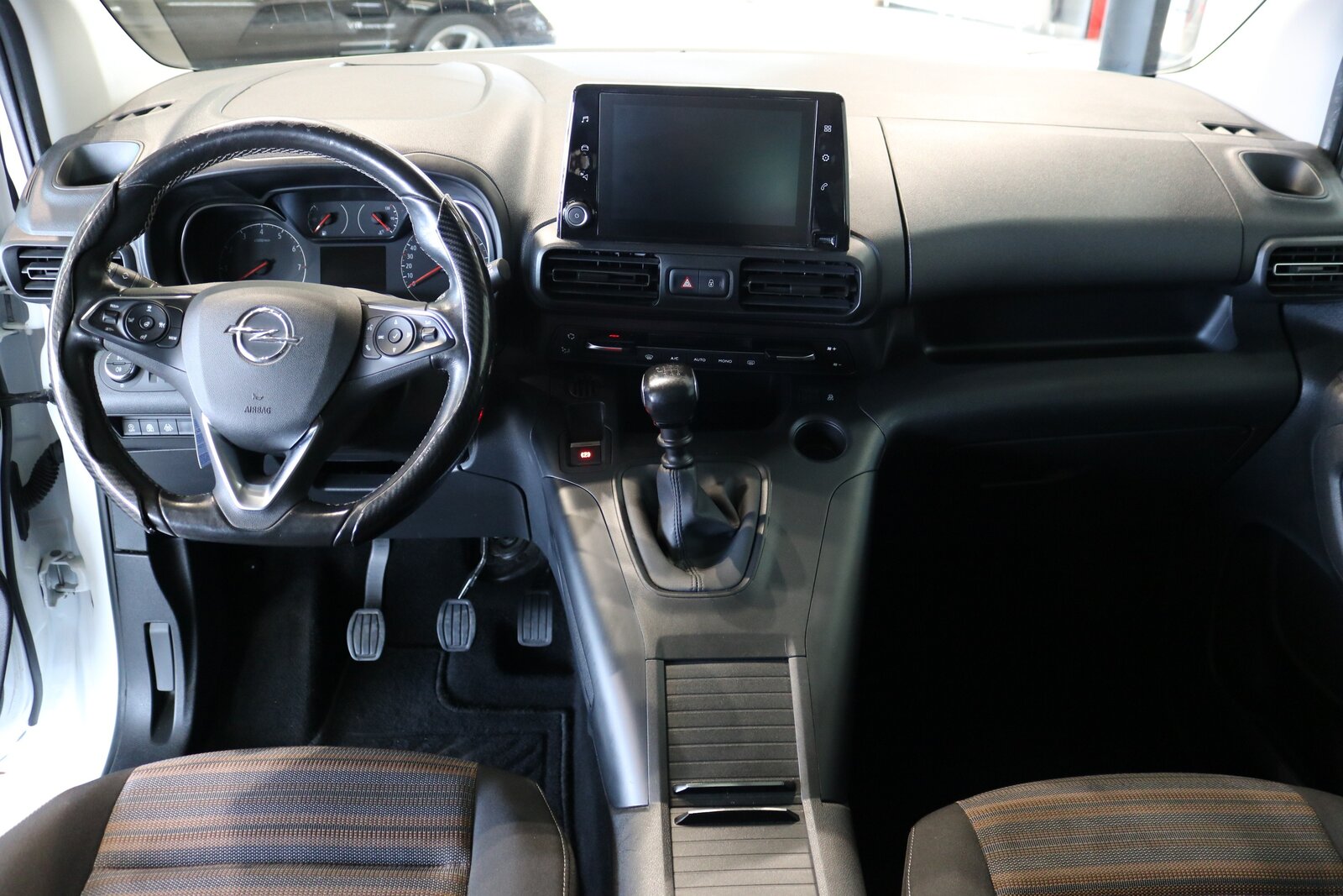 OPEL Combo Life 1.2 Innovation, Essence, Occasion / Utilisé, Manuelle - 2