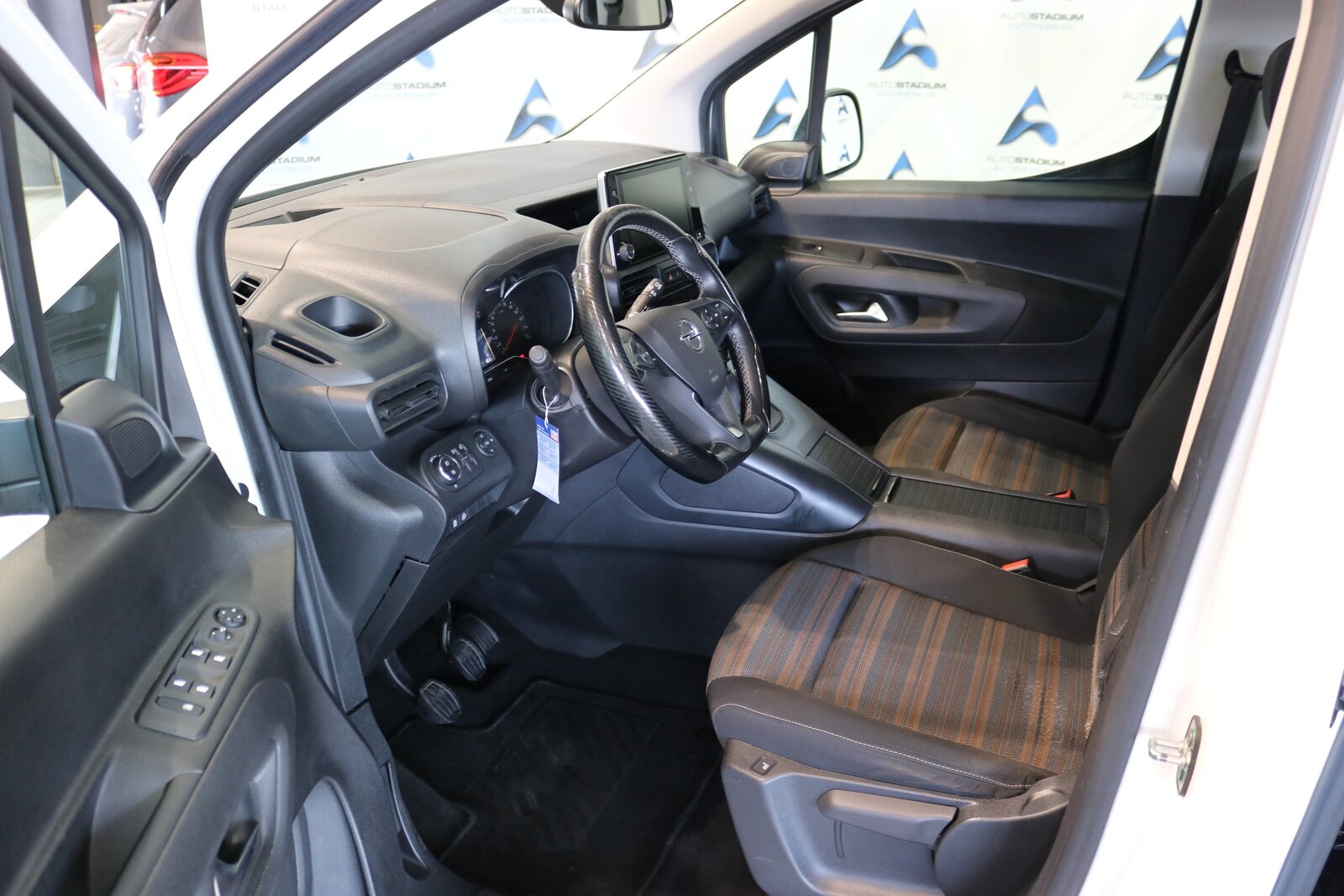 OPEL Combo Life 1.2 Innovation, Essence, Occasion / Utilisé, Manuelle - 3