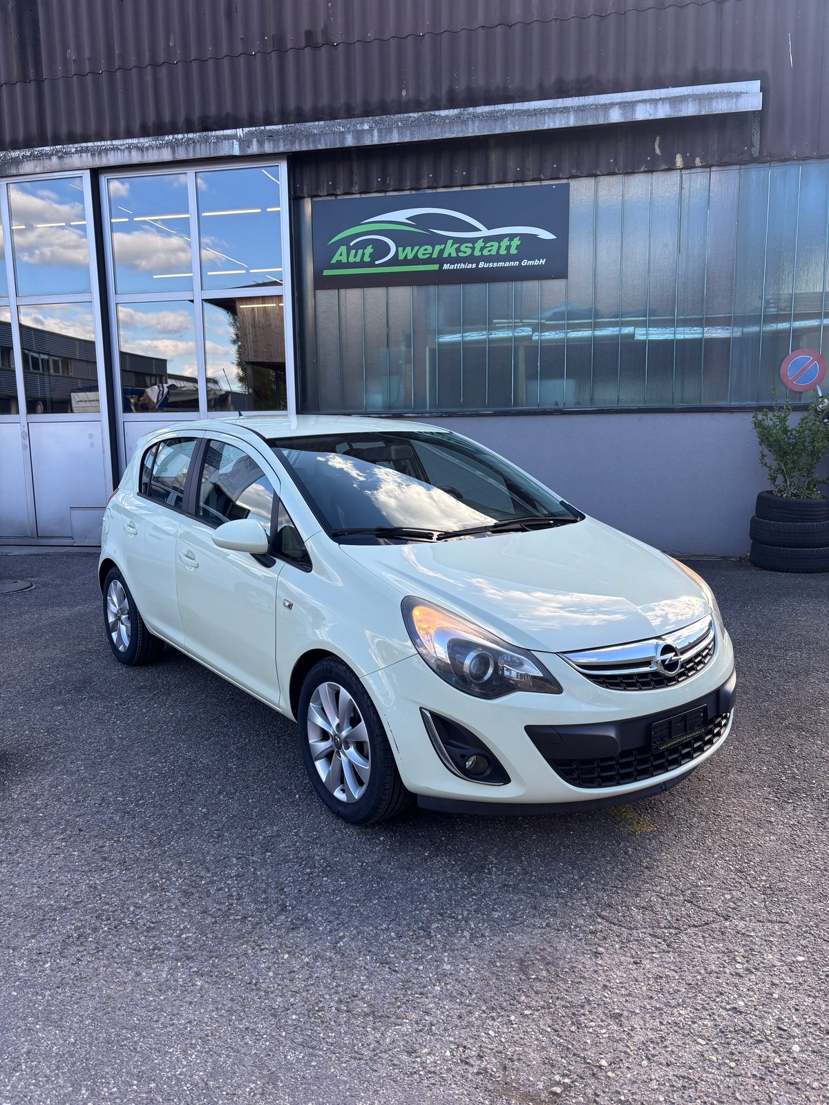 OPEL Corsa 1.4 TP Color Edition