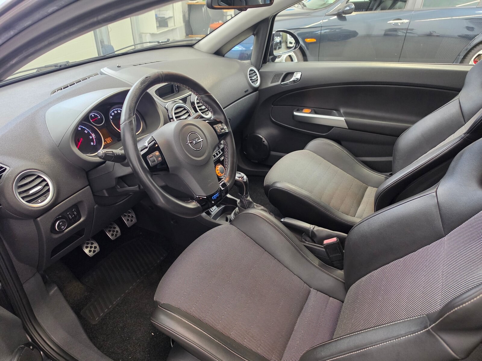 OPEL Corsa 1.6 Turbo OPC Nürburgring Edition, Essence, Occasion / Utilisé, Manuelle - 4