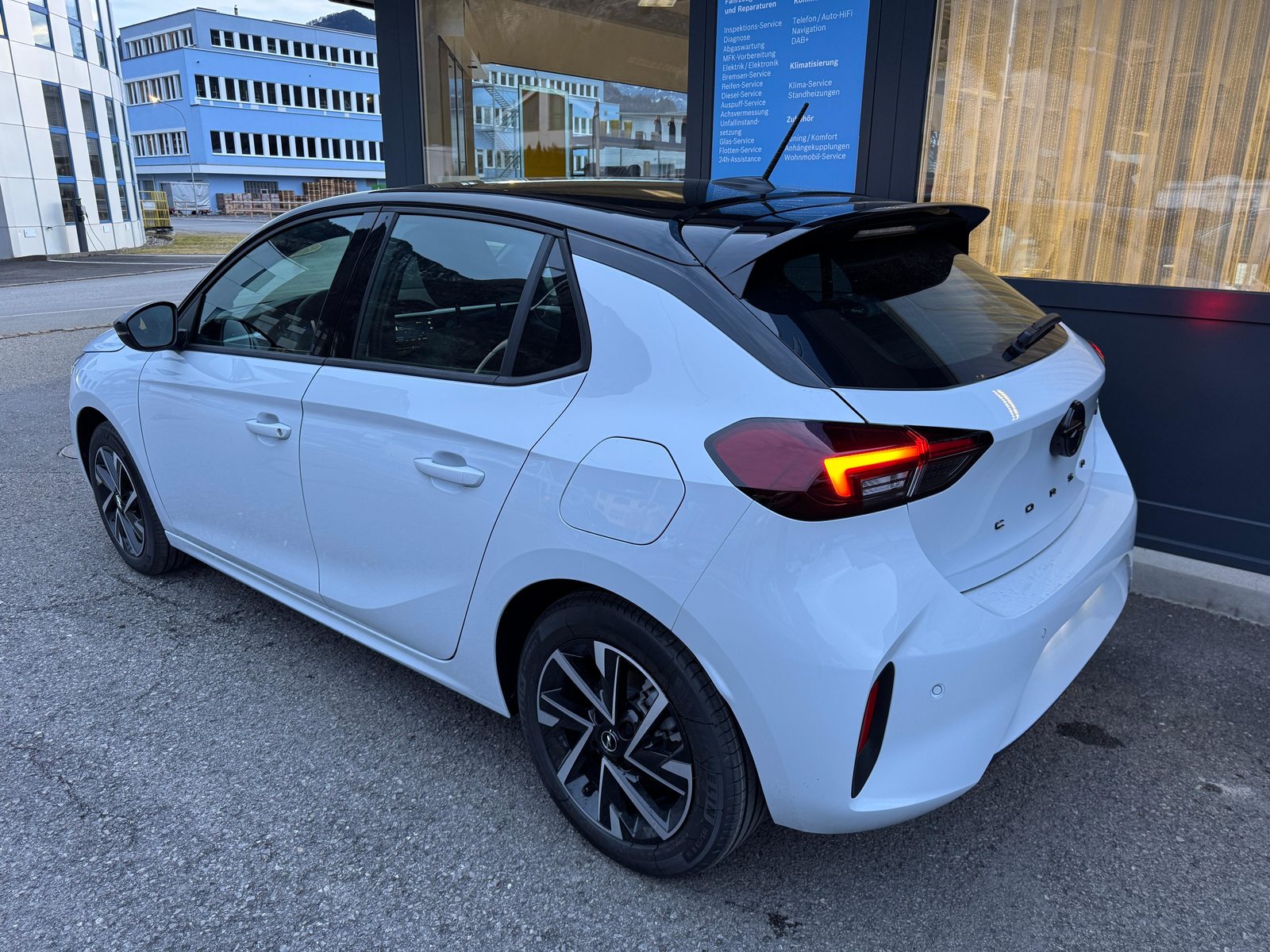 OPEL Corsa 1.2 T Hybrid Viva, Mild-Hybrid Benzin/Elektro, Neuwagen, Automatik - 3