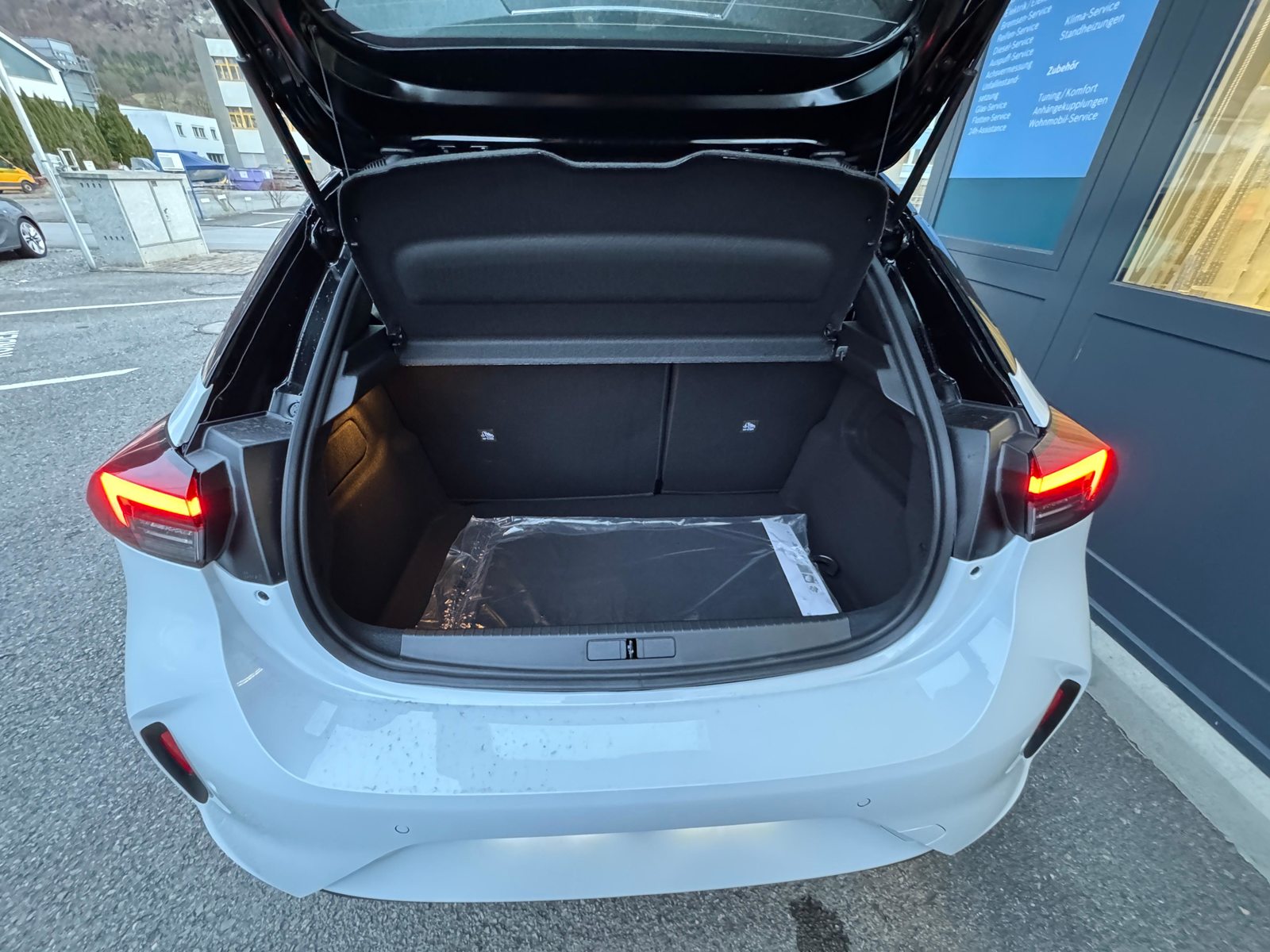 OPEL Corsa 1.2 T Hybrid Viva, Mild-Hybrid Benzin/Elektro, Neuwagen, Automatik - 5