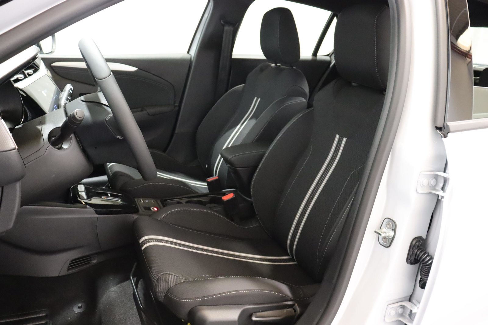 OPEL Corsa 1.2 T Hybrid Viva, Hybride Léger Essence/Électricité, Voiture nouvelle, Automatique - 4