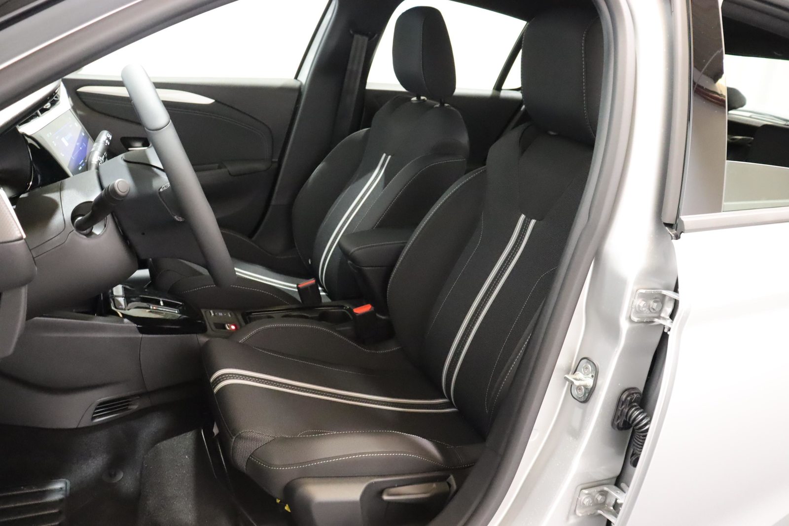 OPEL Corsa 1.2 T Hybrid Viva, Hybride Léger Essence/Électricité, Voiture nouvelle, Automatique - 4