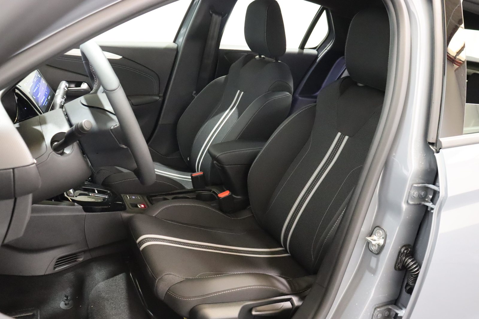 OPEL Corsa 1.2 T Hybrid Viva, Hybride Léger Essence/Électricité, Voiture nouvelle, Automatique - 4