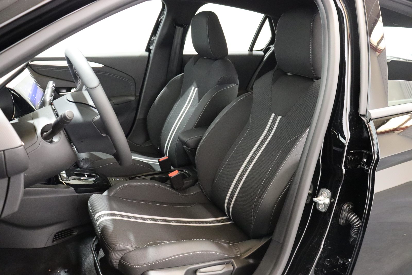 OPEL Corsa 1.2 T Hybrid Viva, Hybride Léger Essence/Électricité, Voiture nouvelle, Automatique - 4