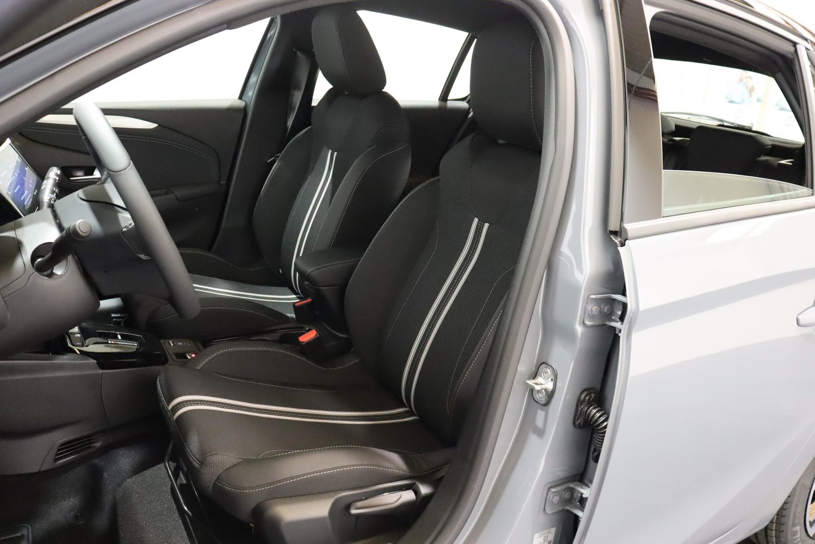 OPEL Corsa 1.2 T Hybrid Viva, Hybride Léger Essence/Électricité, Voiture nouvelle, Automatique - 4