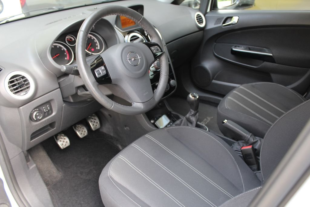 OPEL Corsa 1.4i 16V TP Color Ed., Petrol, Second hand / Used, Manual - 3
