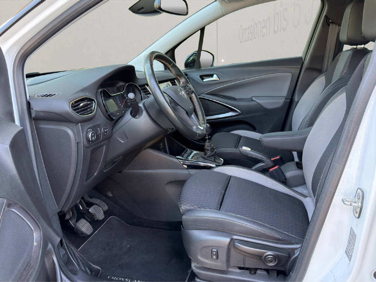 OPEL Crossland X 1.2 T 130 Ultimate, Petrol, Second hand / Used, Manual - 4